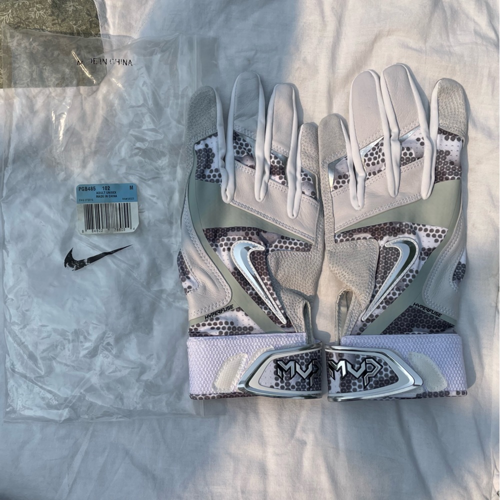 Nike White and Black Baseball Batting Gloves